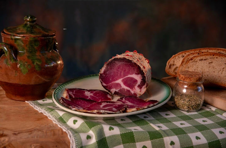 Capocollo di Suino Nero con pane e spezie 